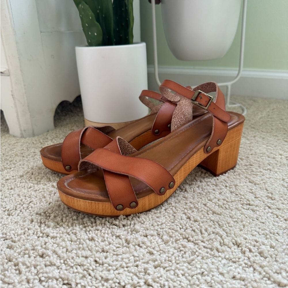 Women’s 9 leather platform clog heels